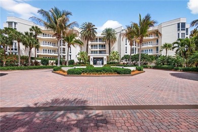 Enjoy oceanfront living in this sunny and bright three-bedroom - photo 49