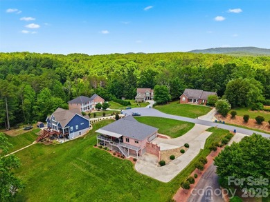 Tucked away in the back of a quiet cove, this stunning 3-bedroom - photo 11
