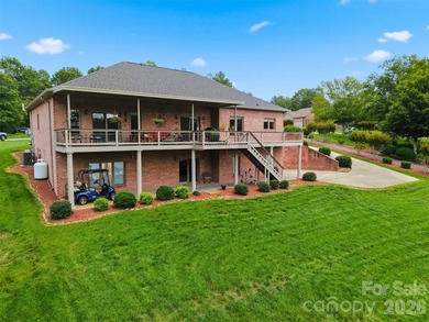 Tucked away in the back of a quiet cove, this stunning 3-bedroom - photo 12