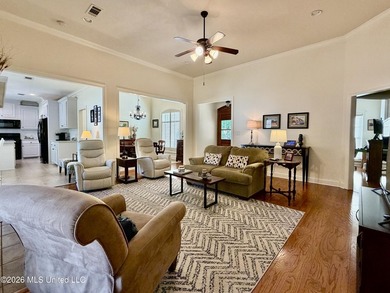 Gorgeous, pristine, and move-in ready! 4 Bed, 2 1/2 bath in - photo 13