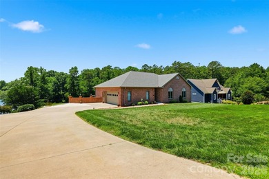Tucked away in the back of a quiet cove, this stunning 3-bedroom - photo 14