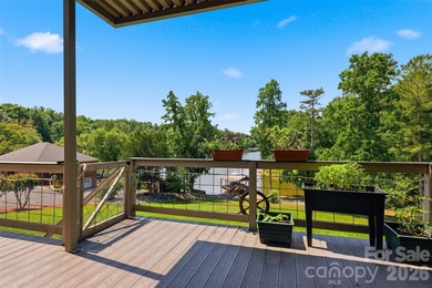 Tucked away in the back of a quiet cove, this stunning 3-bedroom - photo 19