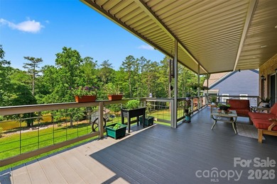 Tucked away in the back of a quiet cove, this stunning 3-bedroom - photo 20