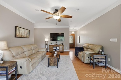 Tucked away in the back of a quiet cove, this stunning 3-bedroom - photo 24
