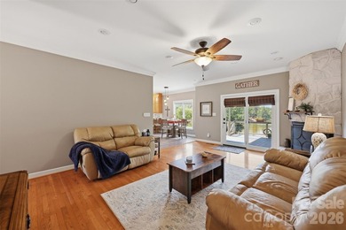 Tucked away in the back of a quiet cove, this stunning 3-bedroom - photo 25