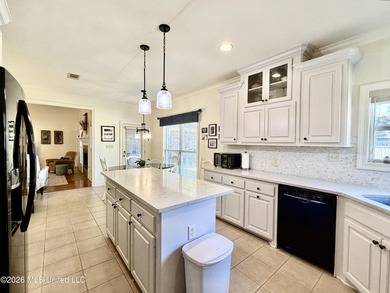 Gorgeous, pristine, and move-in ready! 4 Bed, 2 1/2 bath in - photo 25