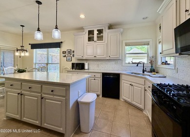 Gorgeous, pristine, and move-in ready! 4 Bed, 2 1/2 bath in - photo 27
