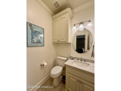 Gorgeous, pristine, and move-in ready! 4 Bed, 2 1/2 bath in - photo 28