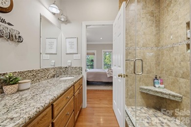Tucked away in the back of a quiet cove, this stunning 3-bedroom - photo 31