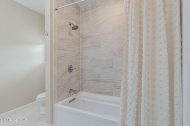 Hello to easy peaceful living in a desirable location with 2.2 - photo 31