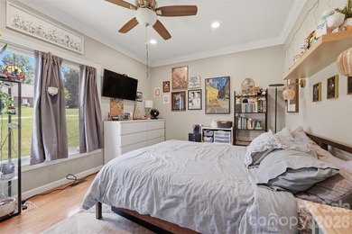 Tucked away in the back of a quiet cove, this stunning 3-bedroom - photo 32
