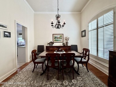 Gorgeous, pristine, and move-in ready! 4 Bed, 2 1/2 bath in - photo 32
