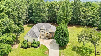 Welcome to 2850 Arrowhead Drive in Lizella! Nestled on 2 private - photo 3