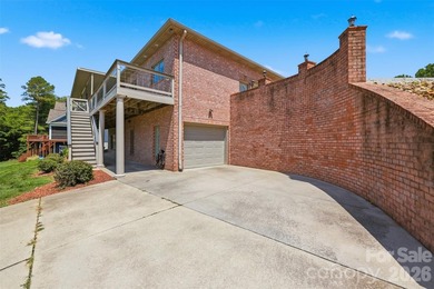 Tucked away in the back of a quiet cove, this stunning 3-bedroom - photo 35