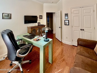 Gorgeous, pristine, and move-in ready! 4 Bed, 2 1/2 bath in - photo 35