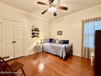 Gorgeous, pristine, and move-in ready! 4 Bed, 2 1/2 bath in - photo 36