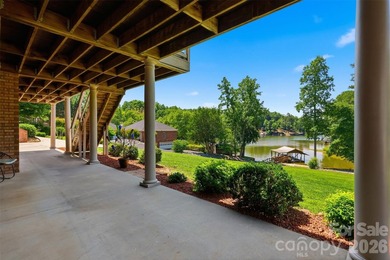 Tucked away in the back of a quiet cove, this stunning 3-bedroom - photo 37