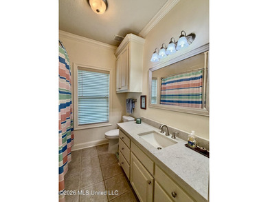 Gorgeous, pristine, and move-in ready! 4 Bed, 2 1/2 bath in - photo 38