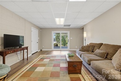 Tucked away in the back of a quiet cove, this stunning 3-bedroom - photo 39