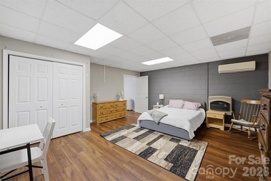 Tucked away in the back of a quiet cove, this stunning 3-bedroom - photo 43