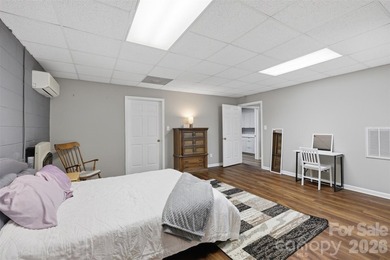 Tucked away in the back of a quiet cove, this stunning 3-bedroom - photo 44