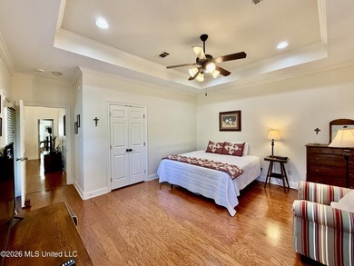 Gorgeous, pristine, and move-in ready! 4 Bed, 2 1/2 bath in - photo 44