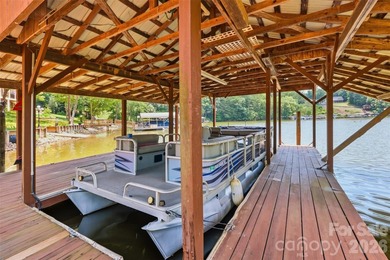 Tucked away in the back of a quiet cove, this stunning 3-bedroom - photo 47