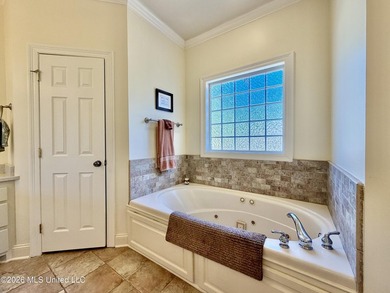 Gorgeous, pristine, and move-in ready! 4 Bed, 2 1/2 bath in - photo 48