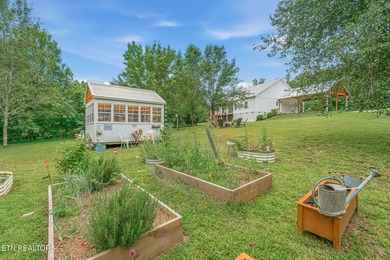Hello to easy peaceful living in a desirable location with 2.2 - photo 49