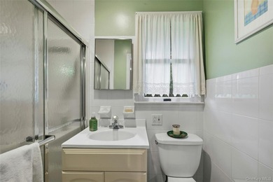 This is the home you've been waiting for! Flooded with natural - photo 19