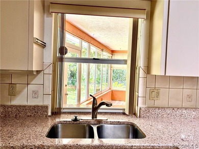 Beautiful, large move in ready home. 3 bedroom 2 bathroom - photo 22