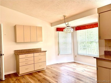 Beautiful, large move in ready home. 3 bedroom 2 bathroom - photo 23