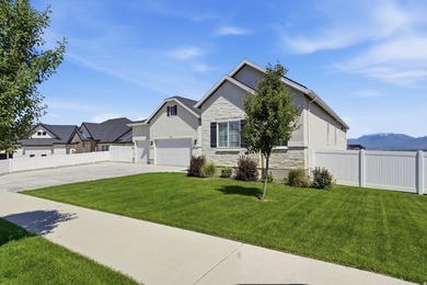 Welcome to this stunning Salem home offering nearly 5,200 sq. ft - photo 3