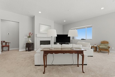 Welcome to this stunning Salem home offering nearly 5,200 sq. ft - photo 10