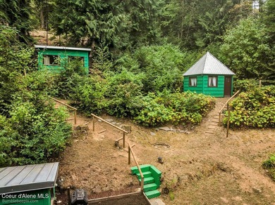 Welcome to The Shamrock, a charming lakeside retreat tucked into - photo 3