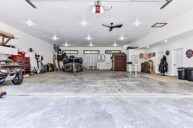 Beautiful, maintenance free, home with a huge garage! This home - photo 16