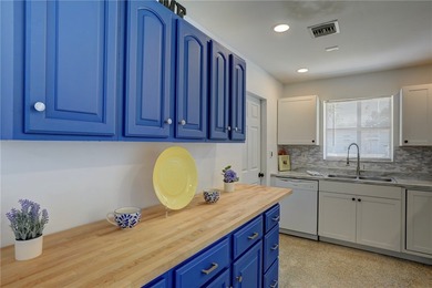 The Heart of Old Florida Awaits in this 3 BD/1 BA/1GA! Step back - photo 17