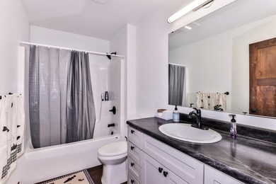 Beautiful, maintenance free, home with a huge garage! This home - photo 23