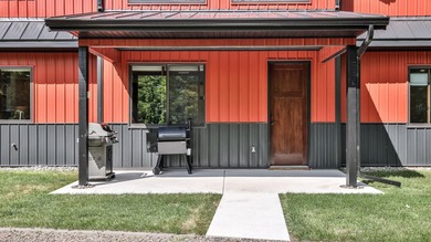 Beautiful, maintenance free, home with a huge garage! This home - photo 24