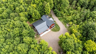 Beautiful, maintenance free, home with a huge garage! This home - photo 25