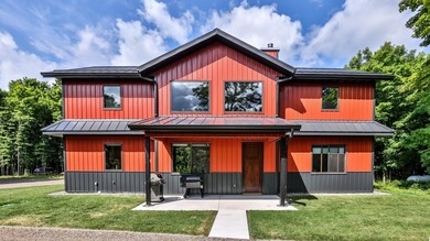 Beautiful, maintenance free, home with a huge garage! This home - photo 26