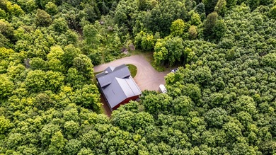 Beautiful, maintenance free, home with a huge garage! This home - photo 27