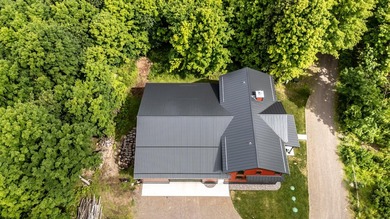 Beautiful, maintenance free, home with a huge garage! This home - photo 28