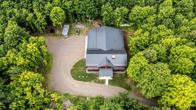 Beautiful, maintenance free, home with a huge garage! This home - photo 31