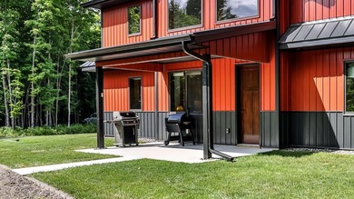 Beautiful, maintenance free, home with a huge garage! This home - photo 33