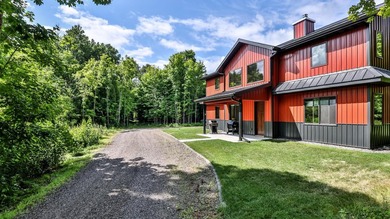 Beautiful, maintenance free, home with a huge garage! This home - photo 35