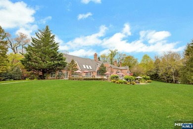 Private resort-style estate set on 6.5 gated acres. Surrounded - photo 17