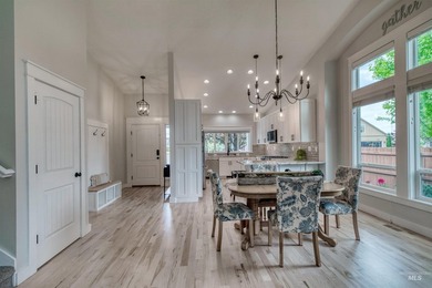 What a Light and Bright- Beautiful Home- Near Discovery Park in - photo 11