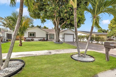 Welcome to this charming and beautifully upgraded one-story home - photo 11