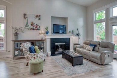 What a Light and Bright- Beautiful Home- Near Discovery Park in - photo 15